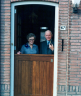 1978 Jan Beers en Anna Kok in de voordeur van Frieseweg 67