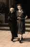 1949-08-17 #39 Nel Stam en oma den Draak-Hoogerwerf