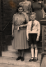 1949-08-17 #26 Dico Stam en ... voor het stadhuis